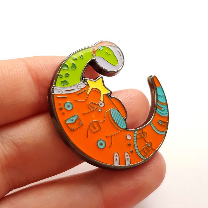 Size: 35mm/1.3 inches Thickness: 2 mm 2 pin parts with two sturdy metal clutches Soft enamel with epoxy coating