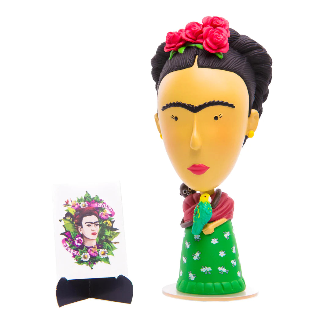 A fresh wild rose scent (yes, you read that right) A detachable surrealist heart An attachable parrot An adorable monkey on her back 4 artworks inspired by Frida Kahlo and 1 cardboard easel  10 fun facts about the artist on the box The action figure is 5 inches tall and made of PVC. Transparent base 
