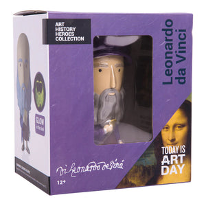 Glow-in-the-dark hair, beard and eyebrows Fun accessories: book and quill Removable hat 5 masterpieces and 1 cardboard easel  10 fun facts about the artist on the box Transparent base