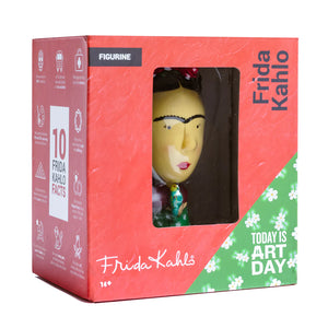 A fresh wild rose scent (yes, you read that right) A detachable surrealist heart An attachable parrot An adorable monkey on her back 4 artworks inspired by Frida Kahlo and 1 cardboard easel  10 fun facts about the artist on the box The action figure is 5 inches tall and made of PVC. Transparent base 
