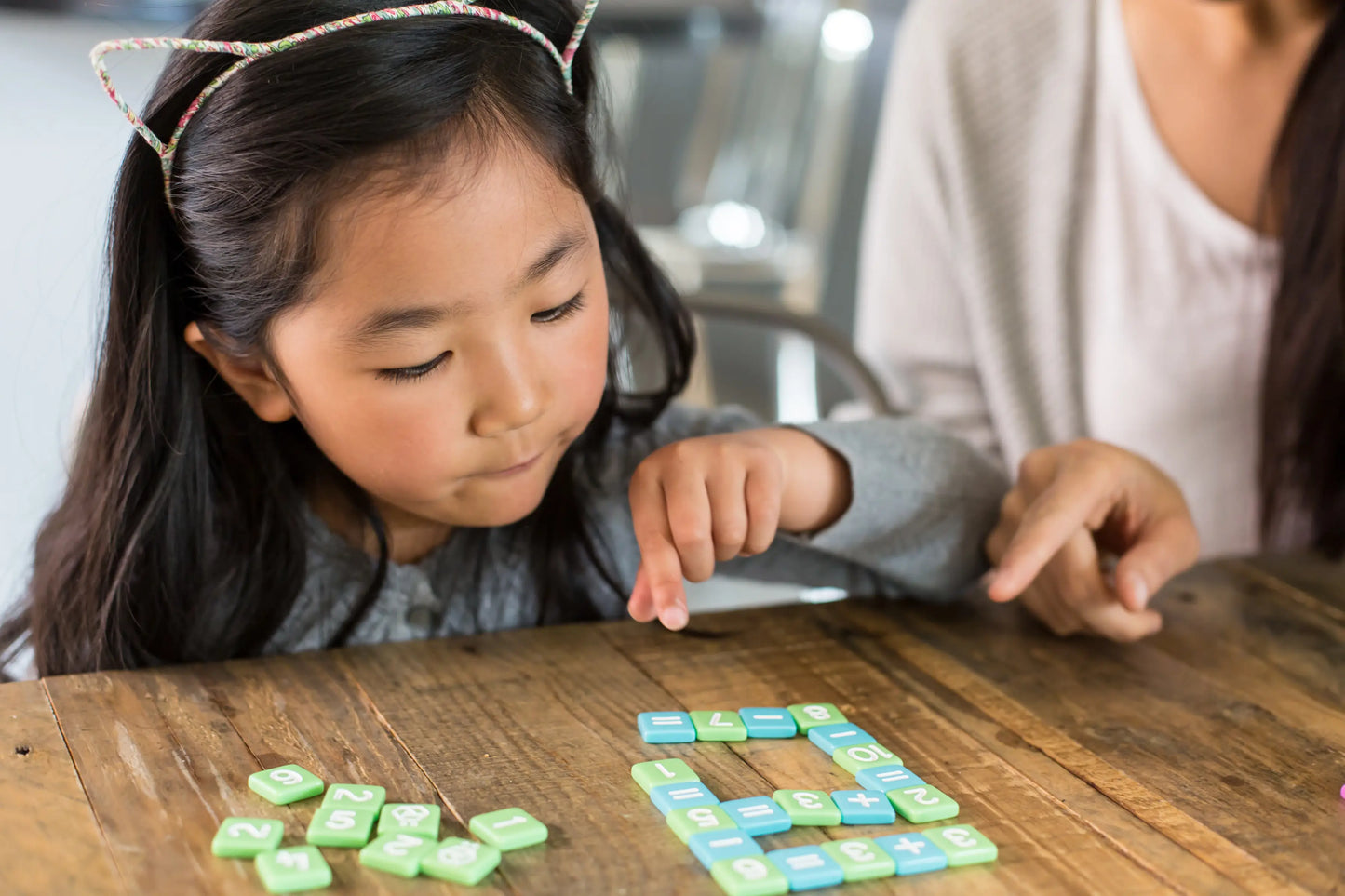 Introduce little ones to numbers with this simple and fun number game. Players connect all their number tiles in a grid using operation tiles. First player to connect all their tiles wins. Not quite ready for Möbi Kids? Not to worry. Included inside is an activity booklet full of mini-games and activities that provide a step-by-step progression towards Möbi Kids. Ages 4+. 1-4 players.